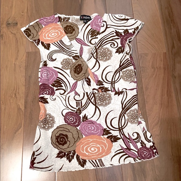 cute small Y2K flower design printed top. - Picture 1 of 3